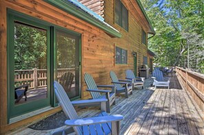 Terrace/patio - 5 BR Luxury Log Cabin | Game Room + 2 Decks (Sapphire)