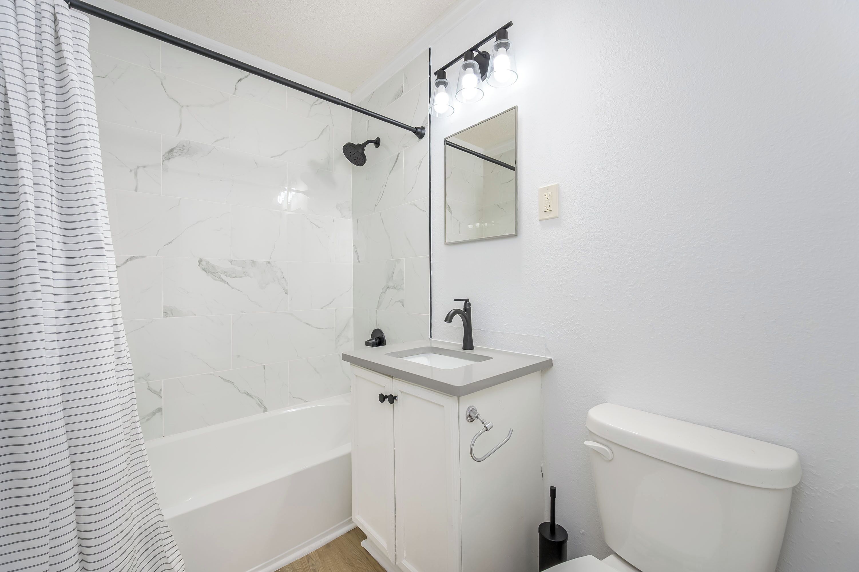 毛巾、肥皂、卫生纸