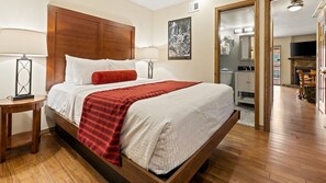 Iron/ironing board, WiFi, bed sheets - Spacious 3 Bedroom Suite, free parking, heated pool, hot tubs, fitness room. (Avon)