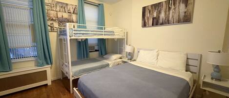 Ferros/tábuas de passar roupa, berço de viagem, Wi-Fi de cortesia