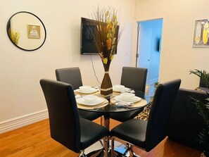 Dining - Classic Upper West Side 1BR Apartment Near Museums (New York)