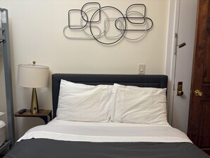 Room - Classic Upper West Side 1BR Apartment Near Museums (New York)