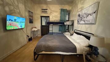 1 bedroom, iron/ironing board, free WiFi