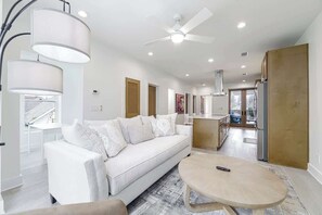 Smart TV - Historic Renovated Knox Loft | Central + Parking! (Knoxville)