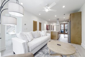 Smart TV - Newly Renovated Historic Luxury Loft, 5 minutes to UT, 2 Minutes to Old City (Knoxville)