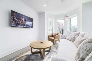 Smart TV - Historic Renovated Knox Loft | Central + Parking! (Knoxville)