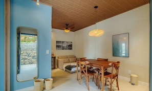 Basic Apartment | Dining - Beachfront Condominium in Morro das Pedras - Ftss (Florianópolis)