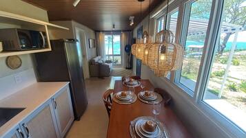 Basic Apartment | Dining