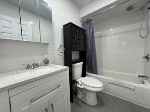 Bathroom - Private Balcony Apartment Near Empire State Building (New York)