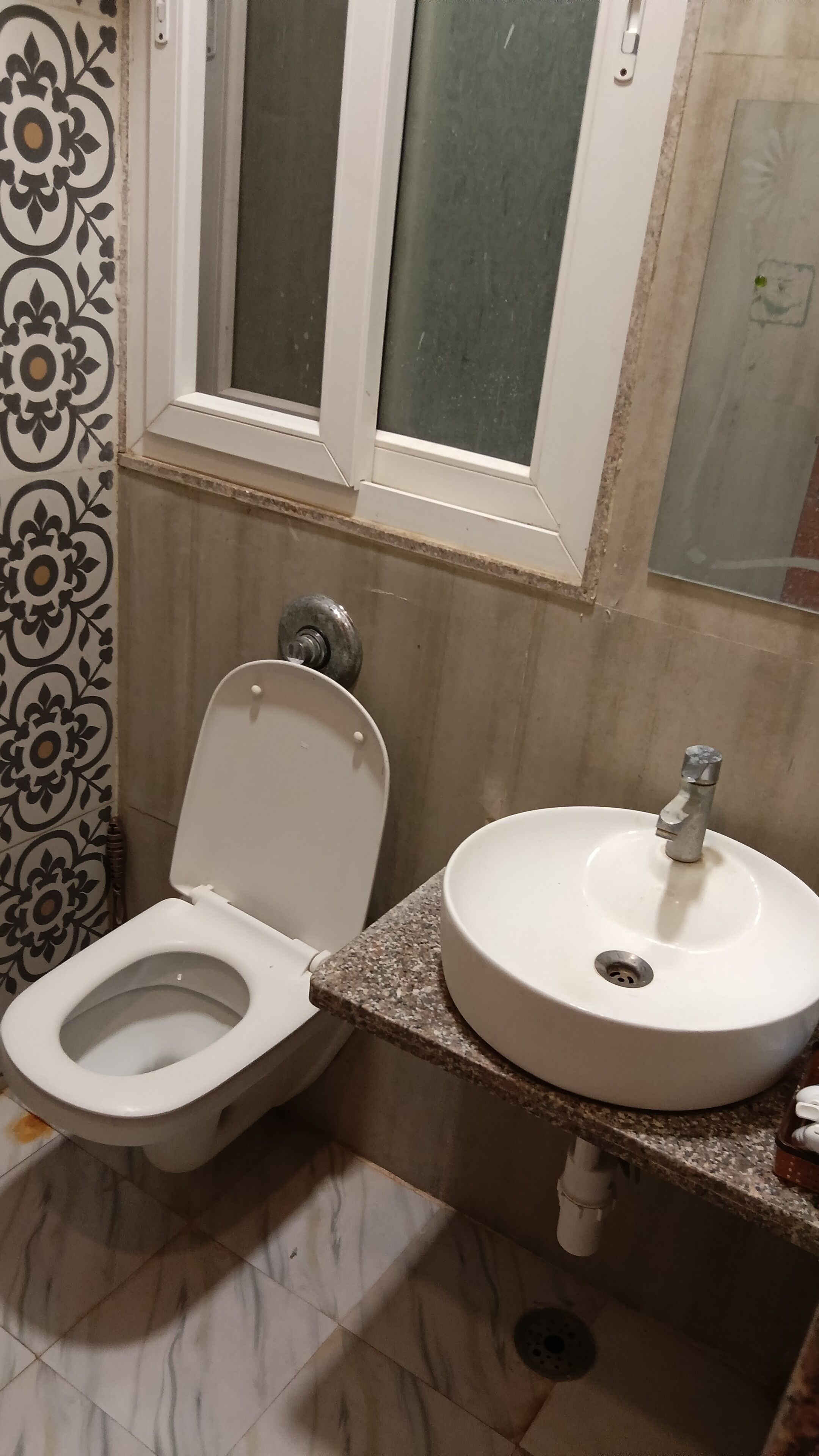 Douche, serviettes fournies, savon