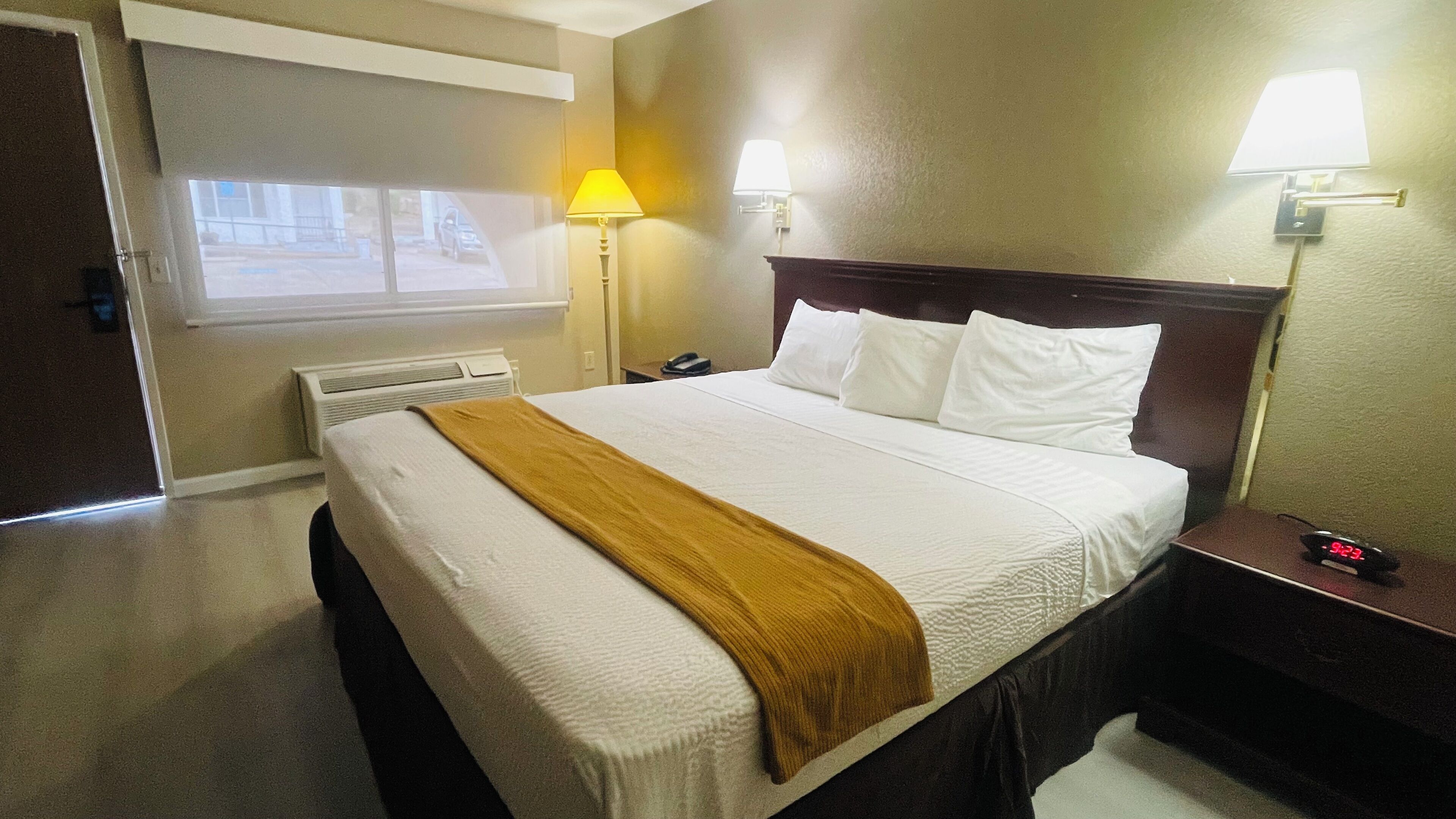 Single Room, 1 King Bed, Non Smoking, Air conditioning | Free WiFi