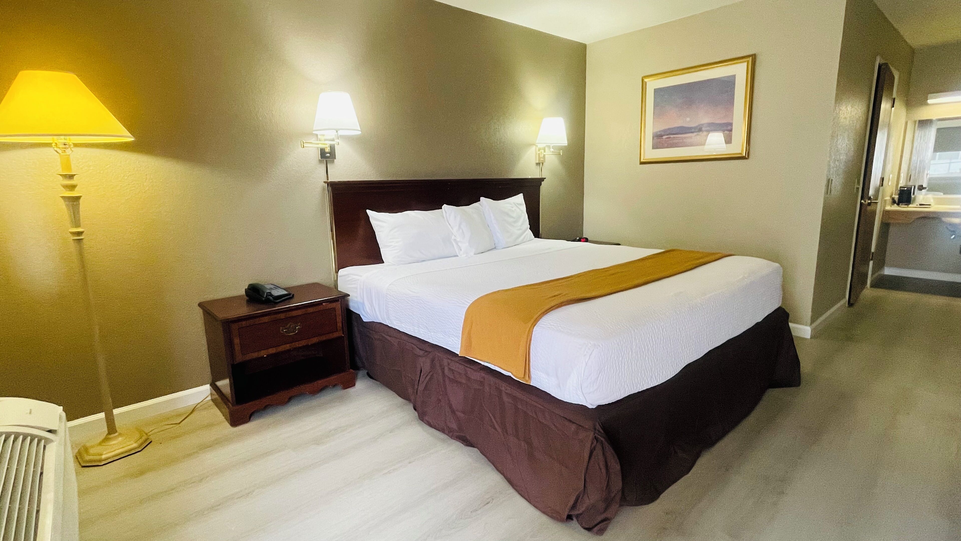 Single Room, 1 Queen Bed, Non Smoking, Air conditioning | Free WiFi