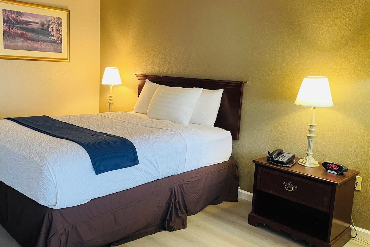 Single Room, Shower Grab Bars, Air conditioning | Free WiFi