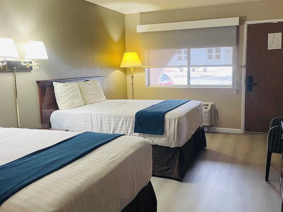 Habitació doble Deluxe, 2 llits de matrimoni, no fumadors, aire condicionat | Roba de llit d'alta qualitat, wifi gratuïta i roba de llit