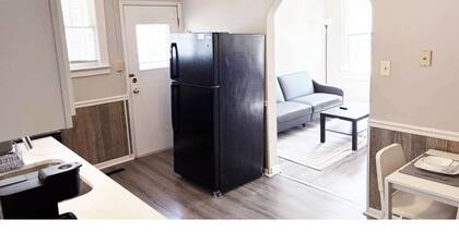 Quiet apt in Creekside, 10 min from downtown Indiana