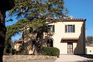 Exterior - Self-contained apartment with independent access in Farmhouse. (Toscana)