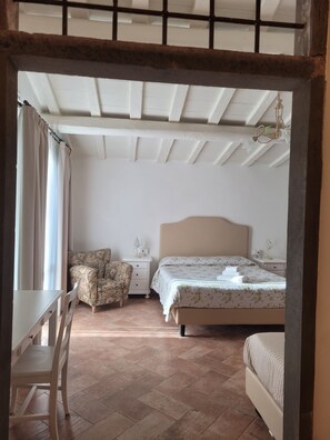 2 bedrooms, free WiFi, bed sheets - Self-contained apartment with independent access in Farmhouse. (Toscana)