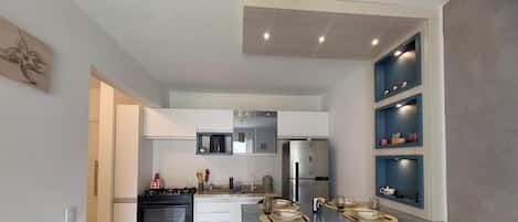 Premium appartement, toegang tot zwembad | Privékeuken | Een eettafel