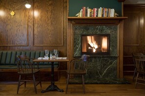 Lobby sitting area - Auberge Willow Inn (Hudson)
