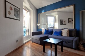 TV - 10' Piazza Erbe, Elegance in the Heart of Verona (Verona)