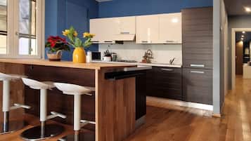 Frigorifero, microonde, lavastoviglie, tostapane