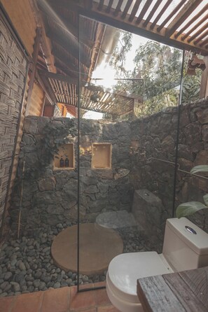 Family Cabin, Mountain View | Bathroom | Towels, soap, shampoo, toilet paper - Hotel Ambil (Barichara)