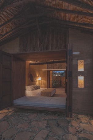 Exterior. Hotel Ambil