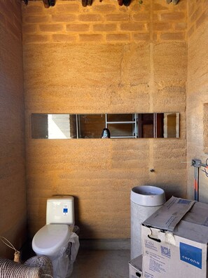 毛巾、肥皂、洗发水、卫生纸