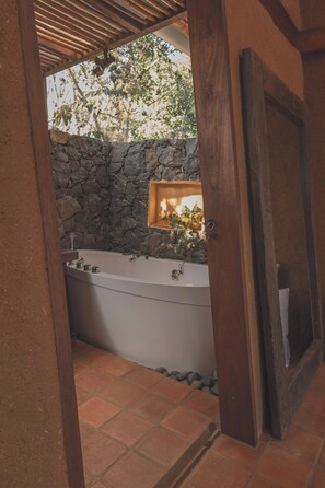Family Cabin, Mountain View | Bathroom | Towels, soap, shampoo, toilet paper - Hotel Ambil (Barichara)