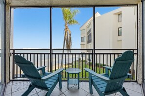 Property grounds - Waterfront Retreat in St. Petersburg – Spacious 2-BR Condo with Balcony & Pool (Isla Del Sol)