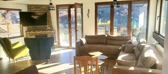 Spacious 4-bedroom villa in marvelous Mavrovo with AC