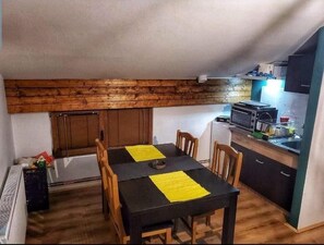 Dining - Spacious 4-bedroom villa in marvelous Mavrovo with AC (Mavrovo)