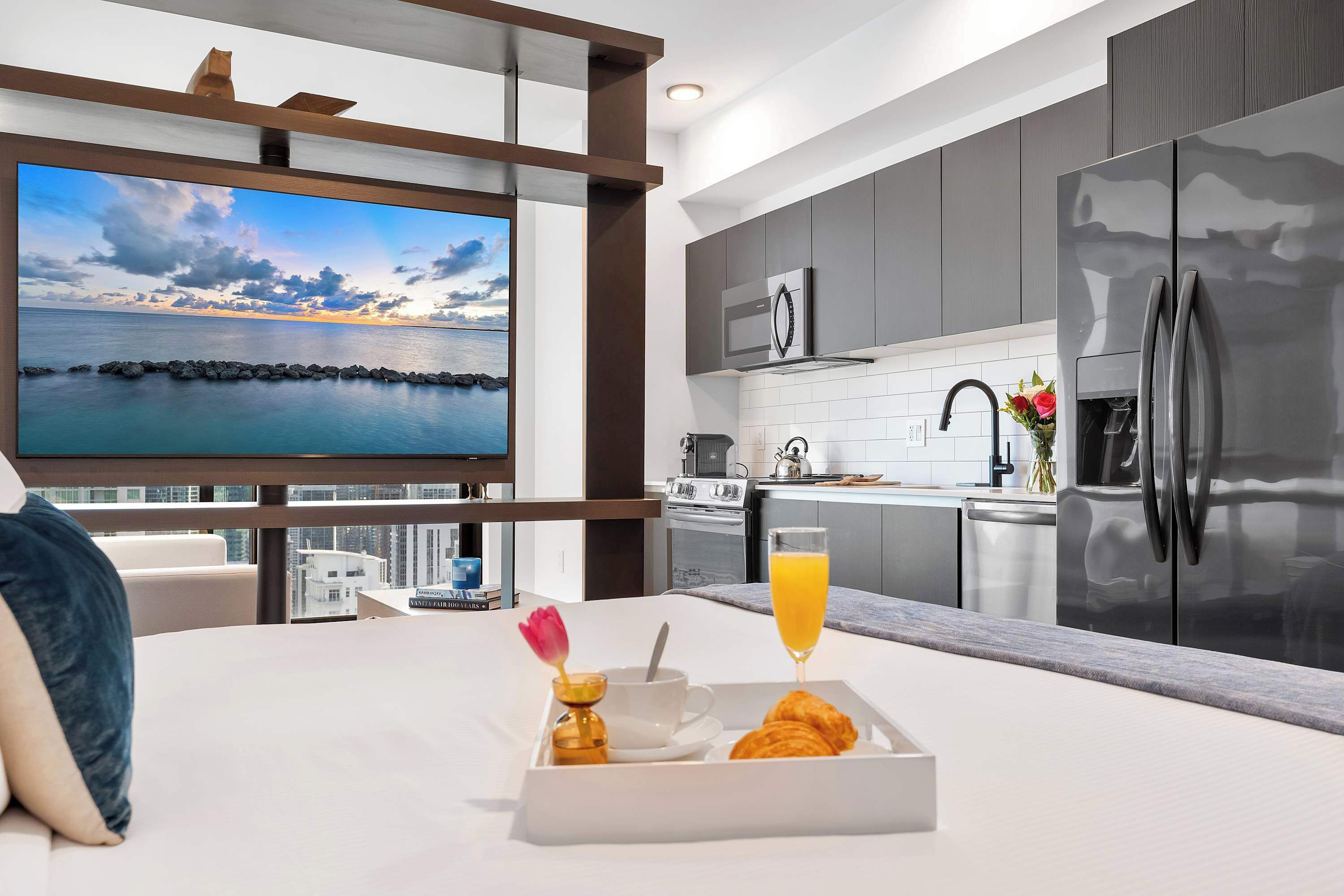 Refrigerador, microondas, horno, placa de cocina