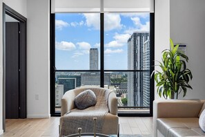 TV - Modern 3BR/3BA | Walk to Bayfront & Kaseya (Miami)