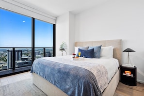 1 bedroom, iron/ironing board, WiFi, bed sheets - Private Balcony 1BR | City Views & Wellness (Miami)