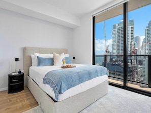2 bedrooms, iron/ironing board, WiFi, bed sheets - Romeo Santos Concert Stay! Balcony & Bay Views (Miami)