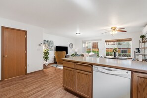 Interior - Charming 3-bedroom house in fantastic Spokane with AC (Spokane)