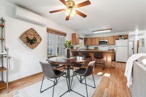 Dining - Charming 3-bedroom house in fantastic Spokane with AC (Spokane)