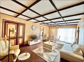 Living area - Family Friendly 2BR Apartment • Terrace - Parking - Neuilly-sur-Seine/La Defense (Neuilly-sur-Seine)