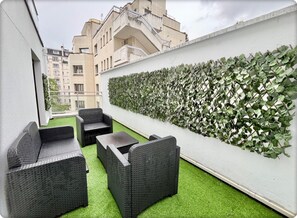 Terrace/patio - Family Friendly 2BR Apartment • Terrace - Parking - Neuilly-sur-Seine/La Defense (Neuilly-sur-Seine)