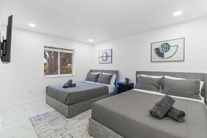 4 Schlafzimmer, Bügeleisen/Bügelbrett, Reisekinderbett, WLAN