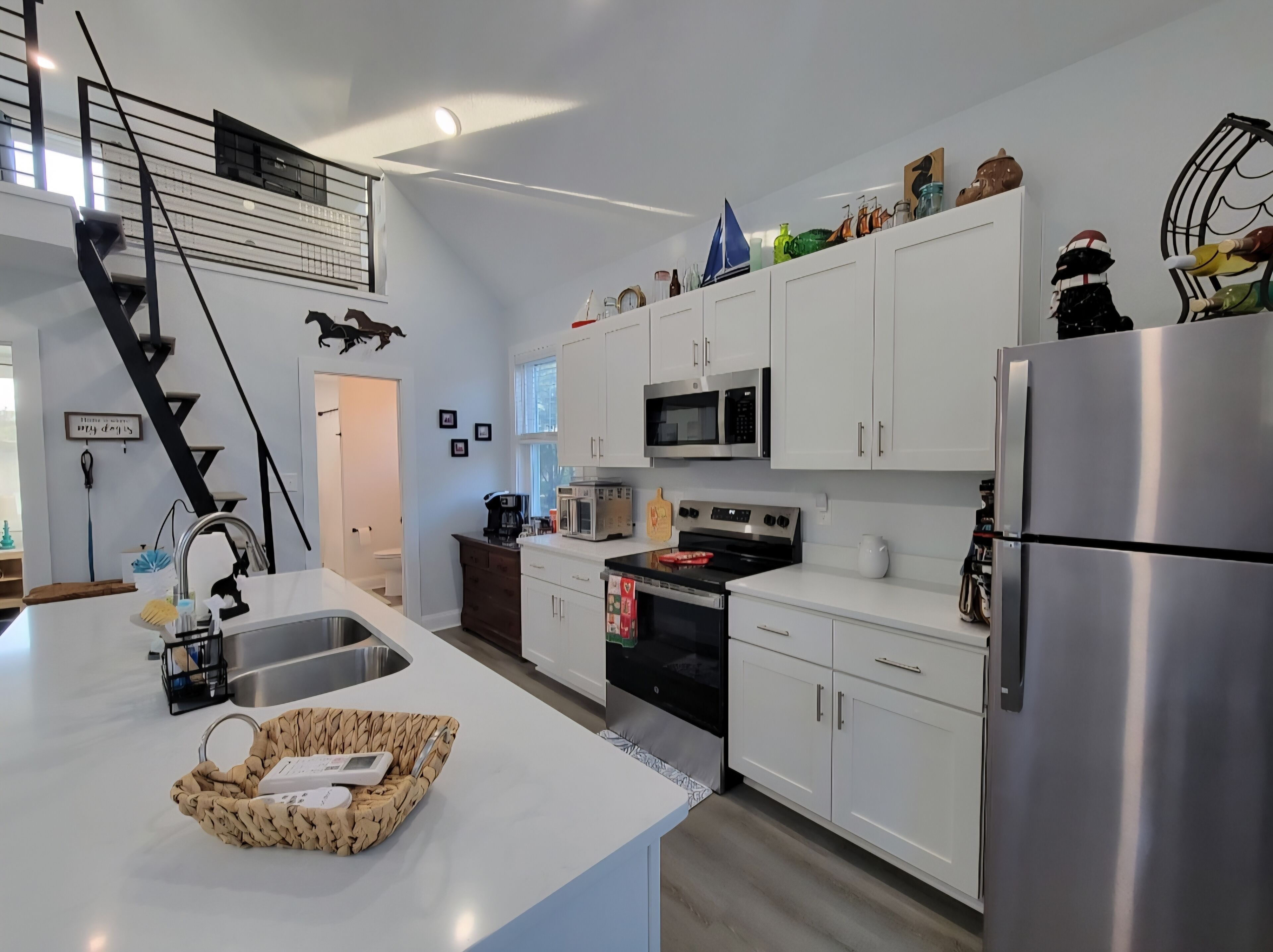 Frigorífic, microones, forn i placa de cuina 