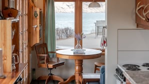 Private kitchen - Deep Water Cabin - Secluded Getaway (Chelan)