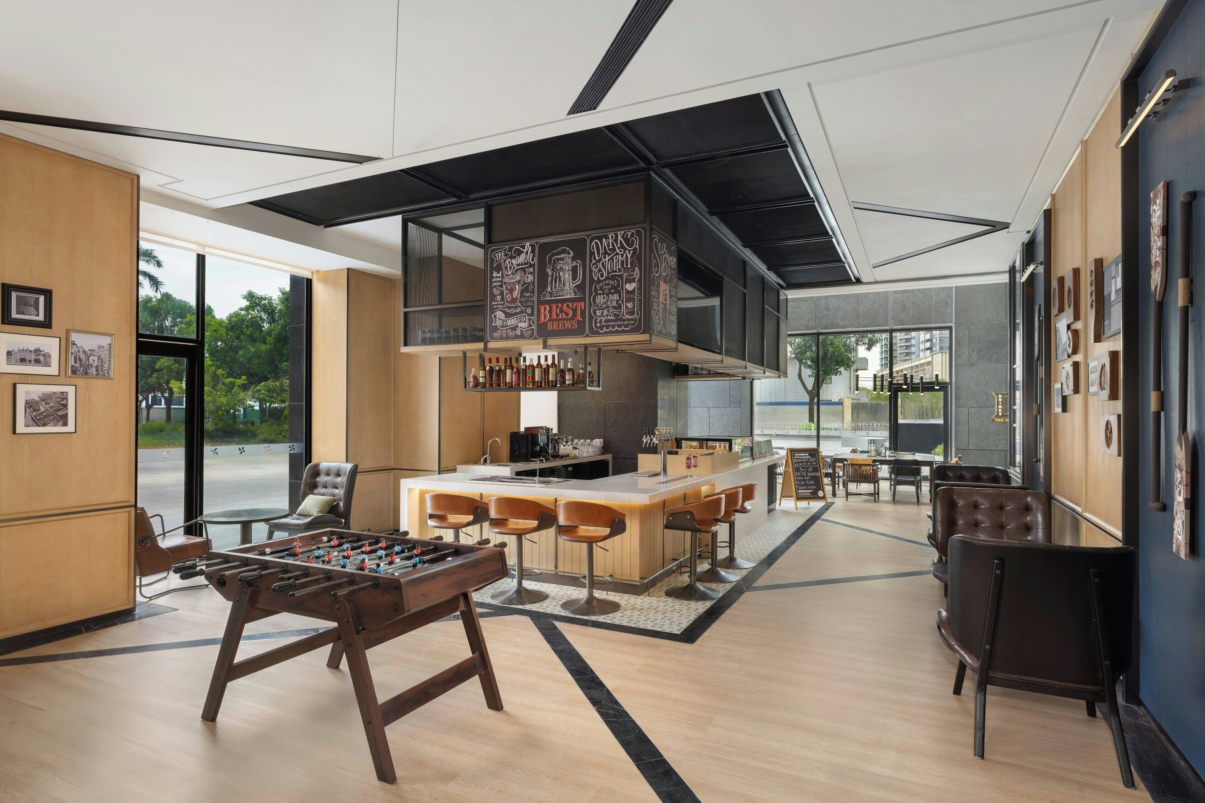 Lobby lounge