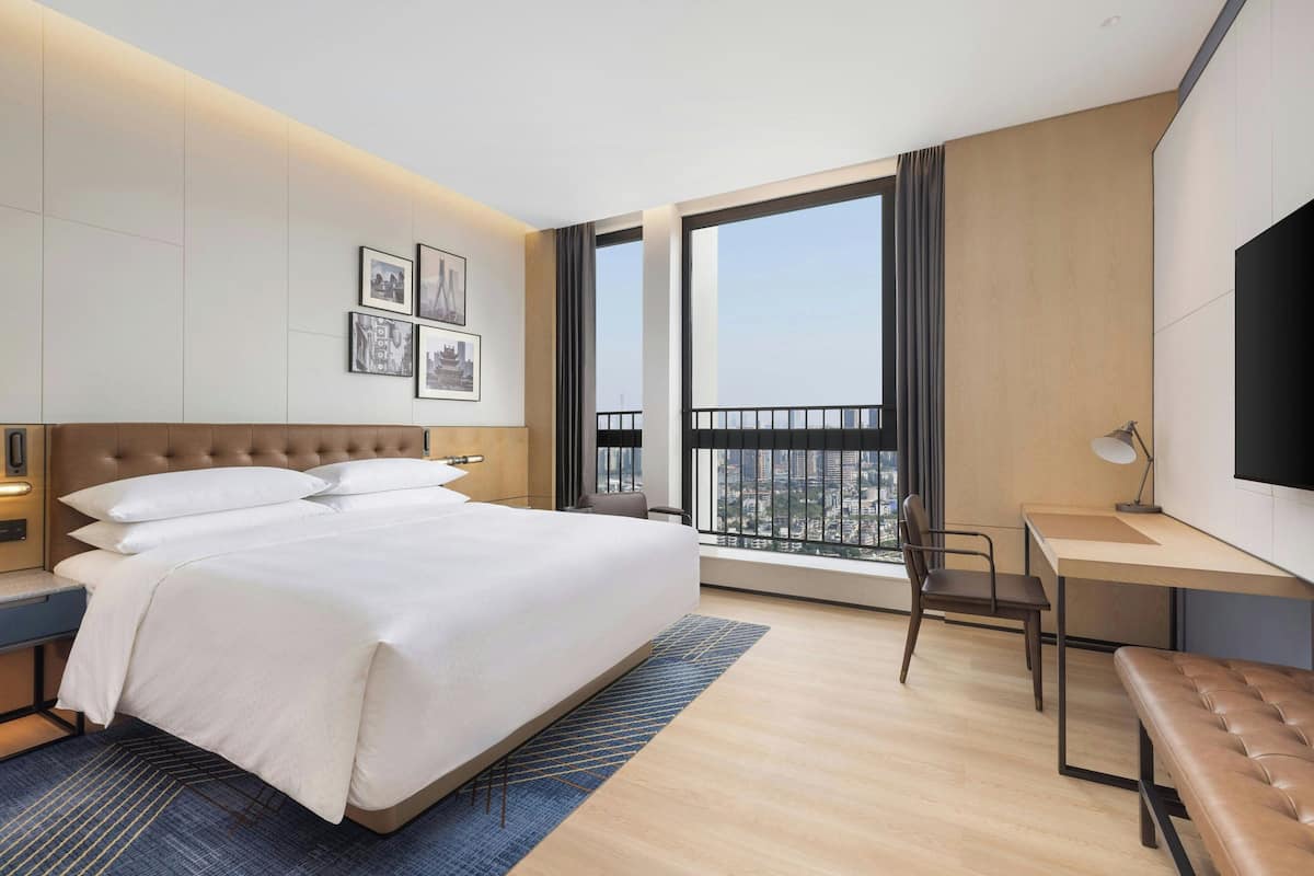 Habitación Grand, 1 cama de matrimonio grande, vistas a la ciudad | Caja fuerte, cortinas opacas, cunas gratuitas y wifi gratis