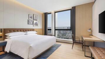 Grand Room, 1 King Bed, City View