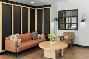 Lobby - StudioRes by Marriott Greensboro Airport (Greensboro)