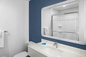 Studio, 1 Queen Bed | Bathroom - StudioRes by Marriott Greensboro Airport (Greensboro)