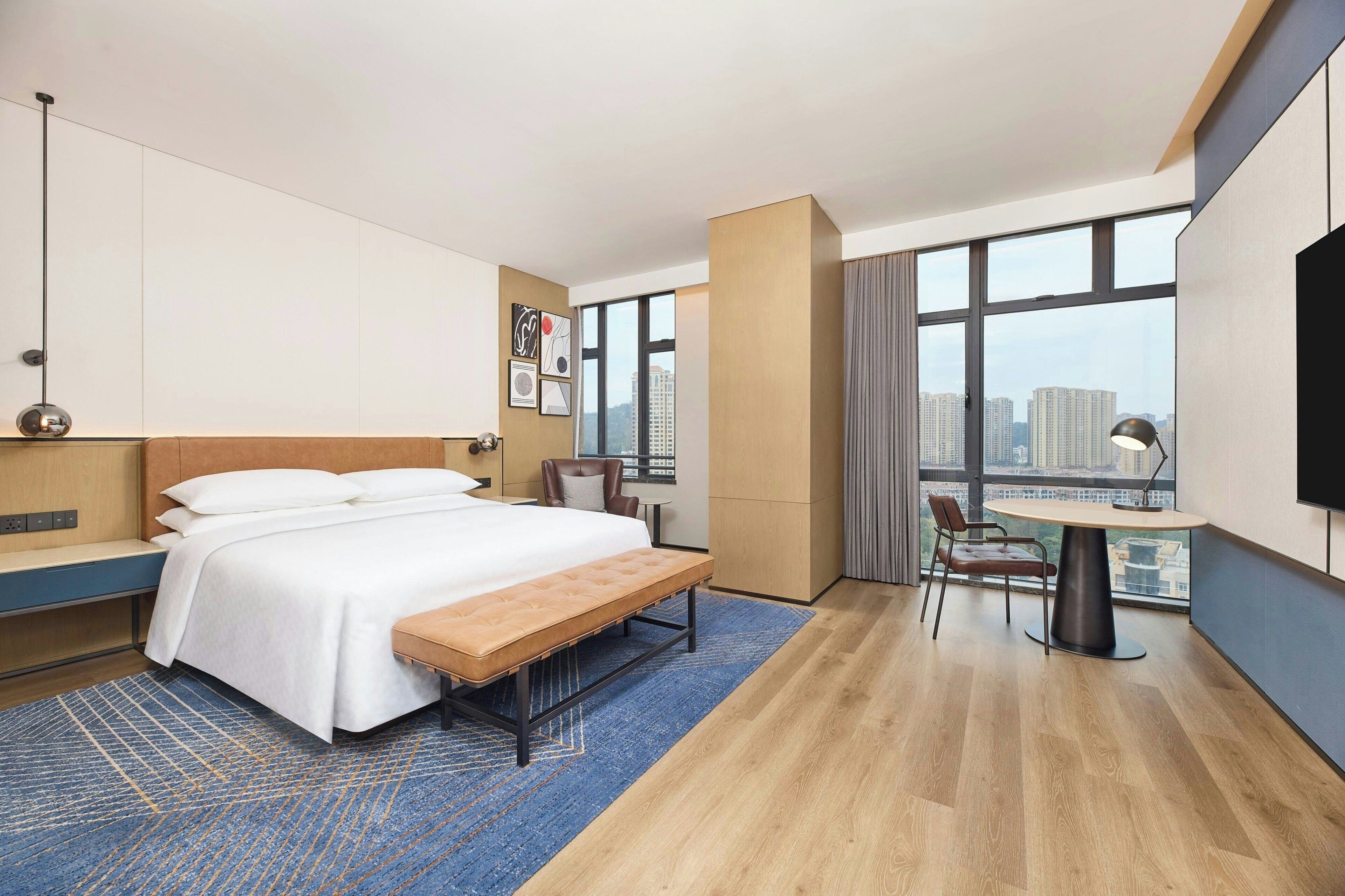 Comfort Room, 1 King Bed, Smoking