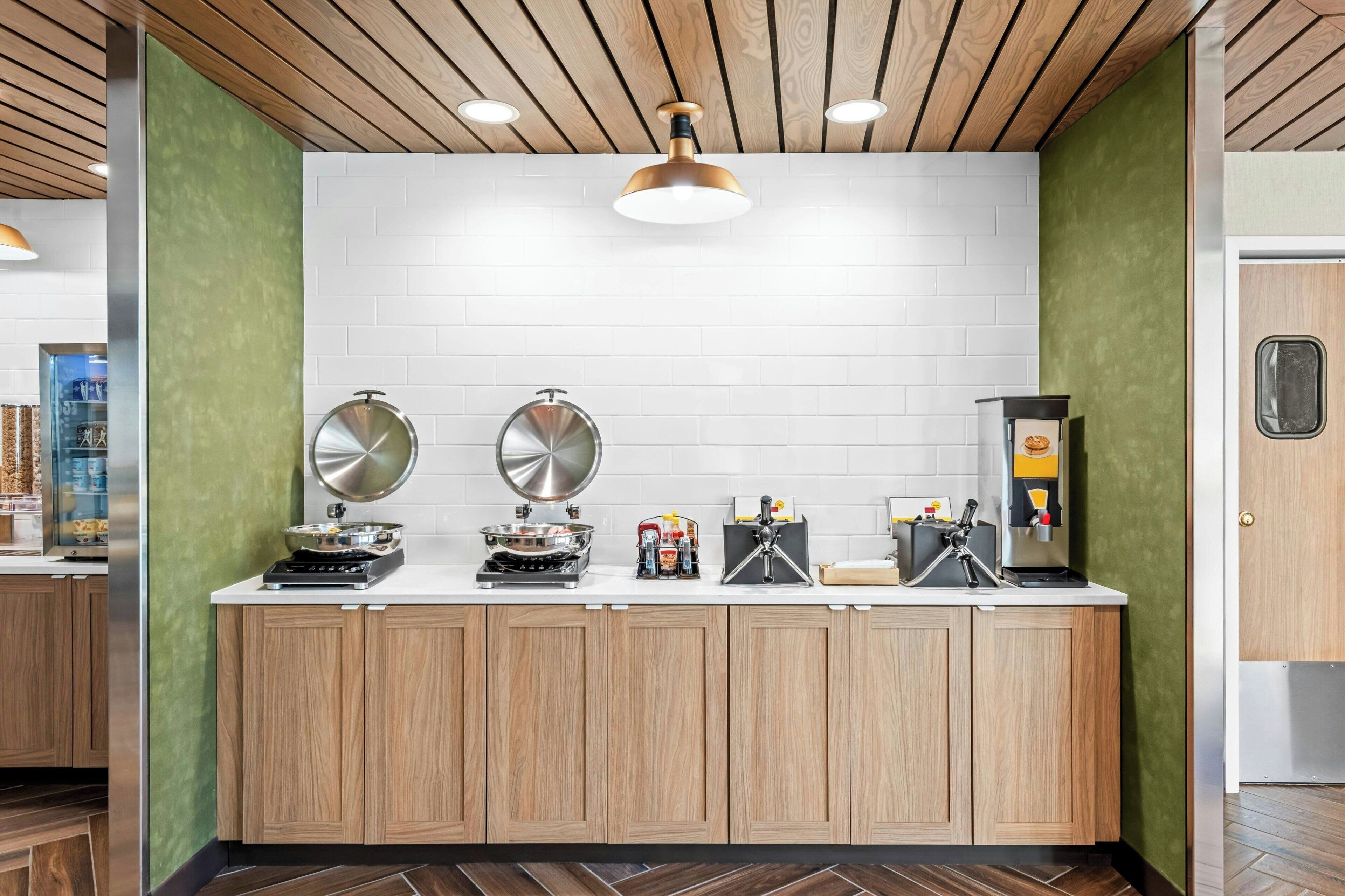 Free daily breakfast 